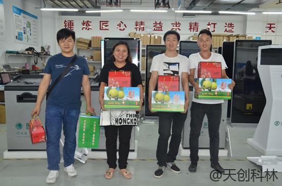 堅持做有情懷的企業——天創科林中秋送福利