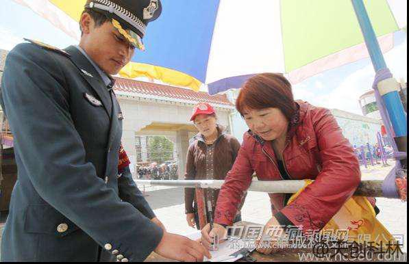 在小區出入時，悅訪客，訪客機登記訪客信息跟手工登記哪個好?